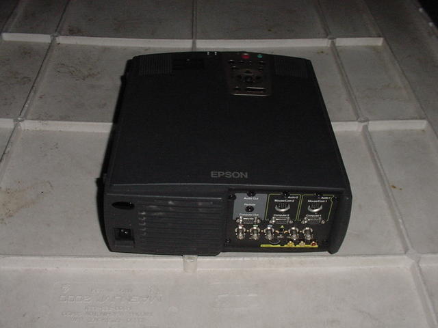 Epson ELP7250 Rear