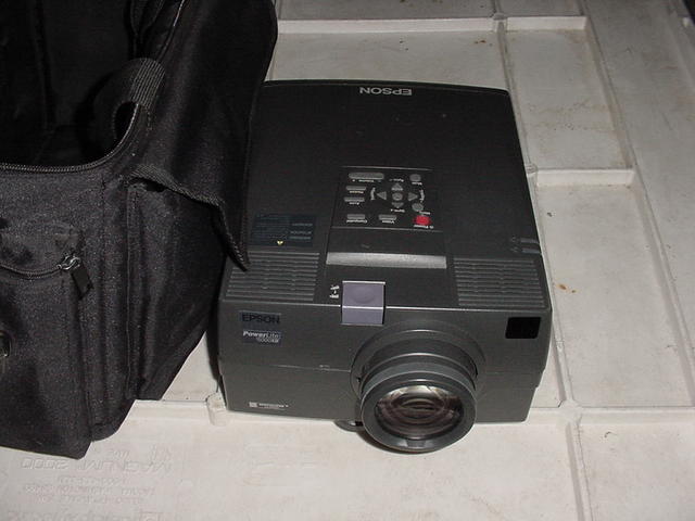 Epson ELP5100 Front 2