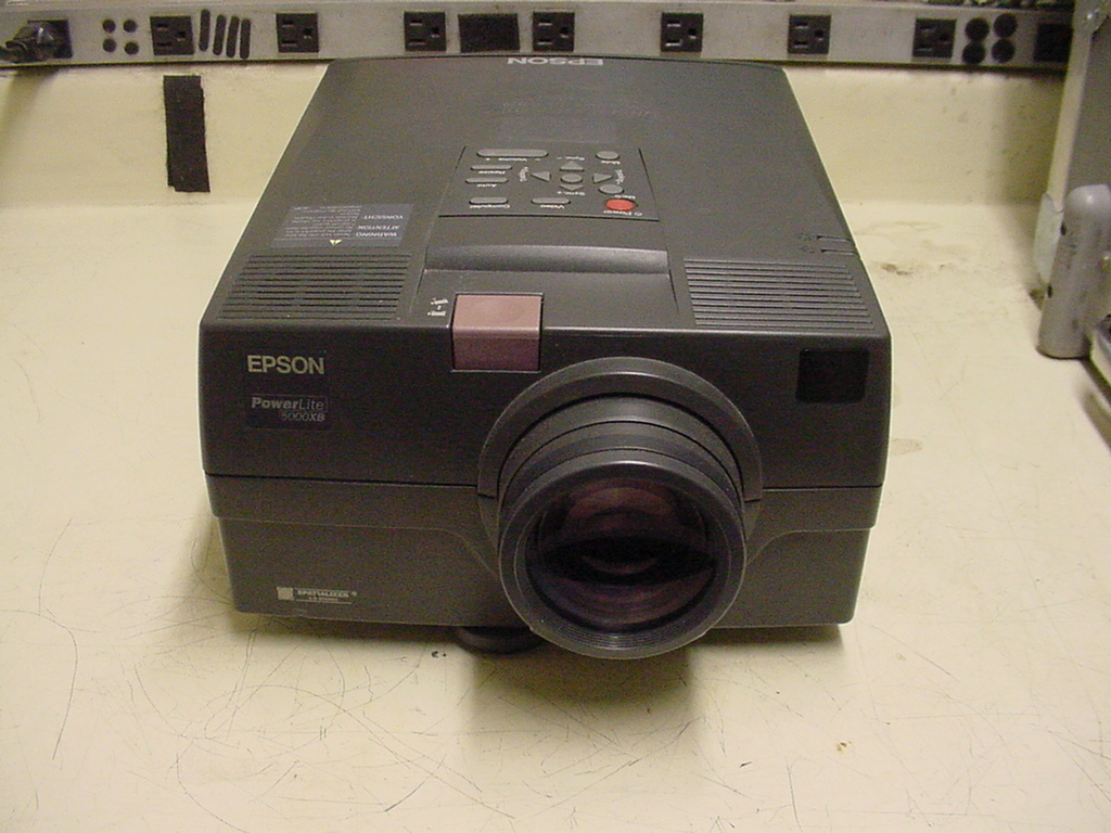 Epson ELP5100 Front