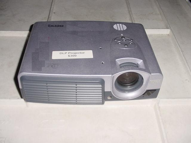 BENQ PB8230 Front 1